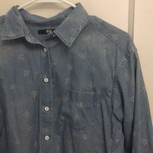 UNIQLO patterned denim button down